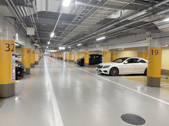 駐車場での事故を未然に防ぐ！安心の交通安全対策をあなたの企業に
